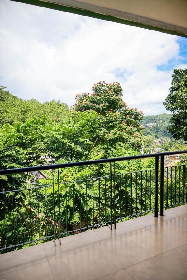 Funk Bunk - Mount View Lodge แคนดี้ ภายนอก รูปภาพ