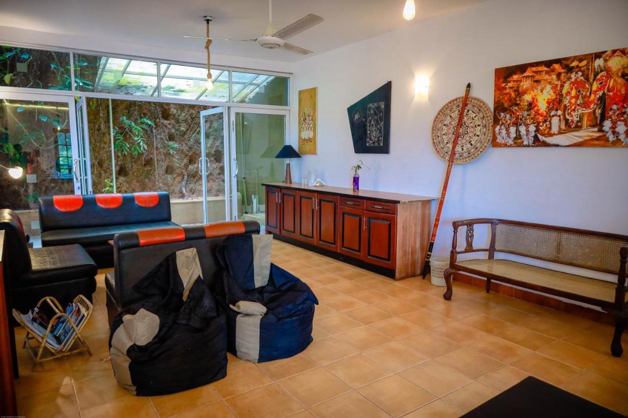 Funk Bunk - Mount View Lodge แคนดี้ ภายนอก รูปภาพ